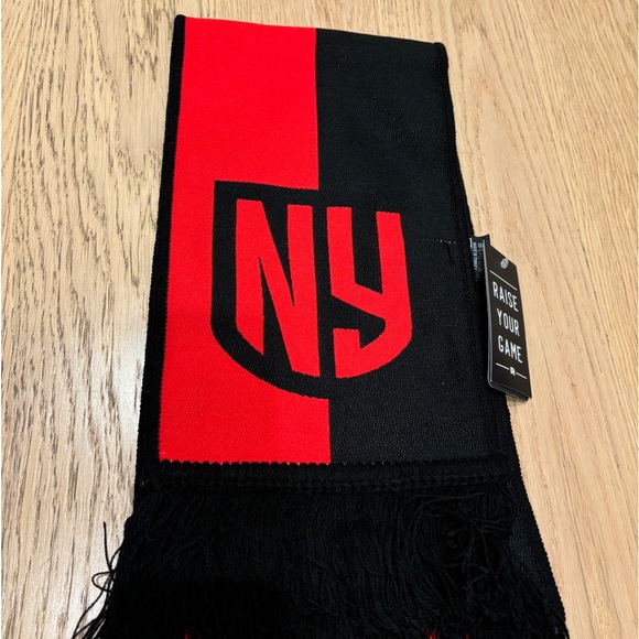 New York RedBull scarf by Ruffneck Scarves (NEW) - Picture 1 of 9